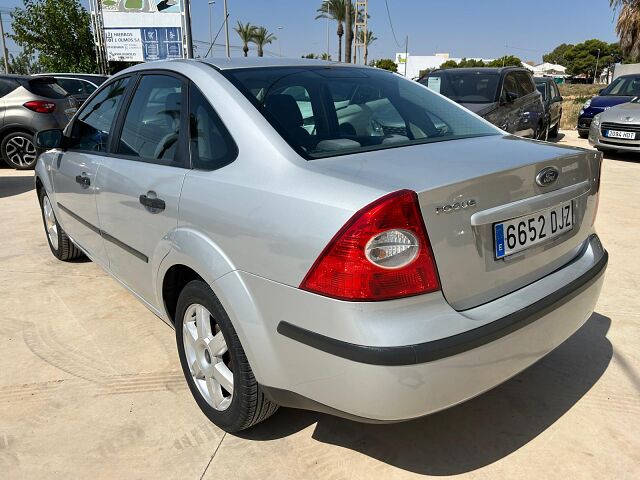 FORD FOCUS TREND 1.6 AUTO SALOON SPANISH LHD IN SPAIN 83000 MILES SUPER 2005